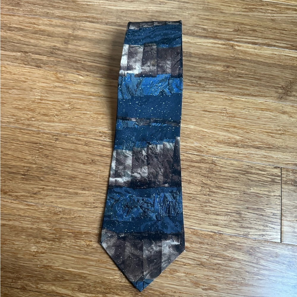 J. FERRAR 100% Silk Tie‎